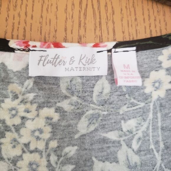 Flutter & Kick Maternity Floral Flowy Vneck Top M NWT - Picture 5 of 8